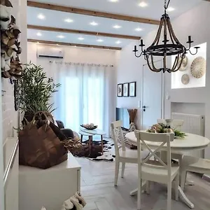 κάντε κράτηση εδώ